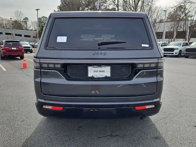 New 2026 Baltic-Gray Metallic Clear-Coat Exterior Paint Jeep Limited image 7