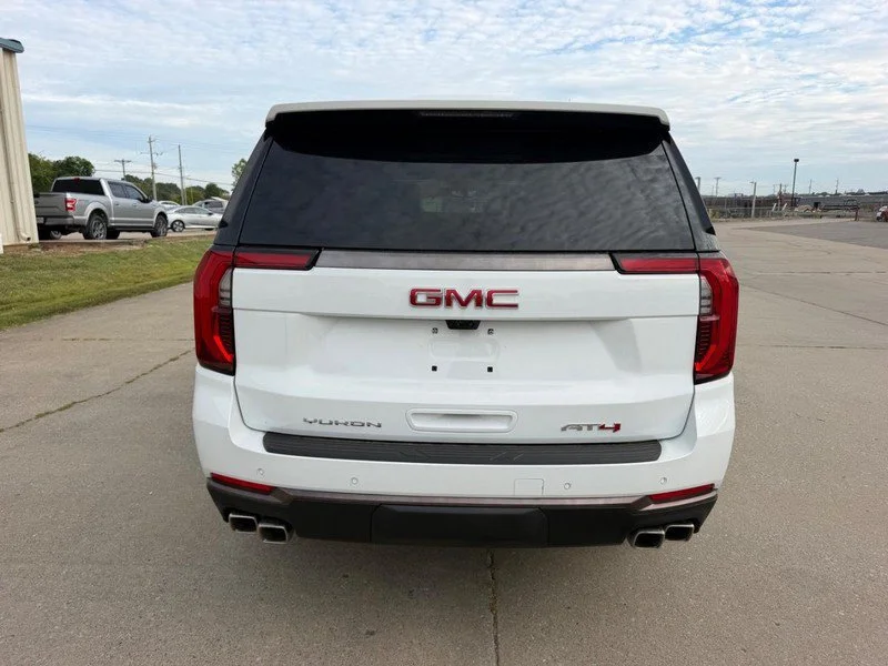 2026 GMC Yukon AT4 Ultimate - Photo 4