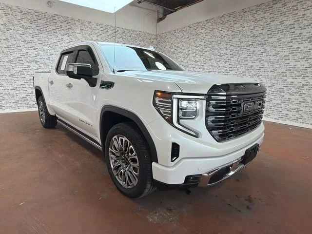 Used 2024 White Frost Tricoat GMC Denali Ultimate image 9