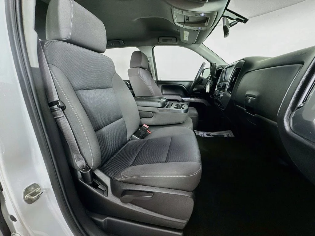 Used 2017 White Chevrolet LT image 31