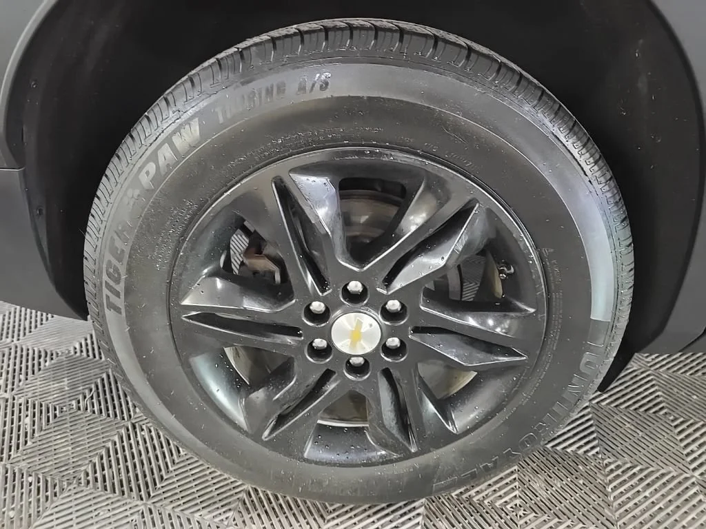 Used 2020 BLACK Chevrolet LT image 13