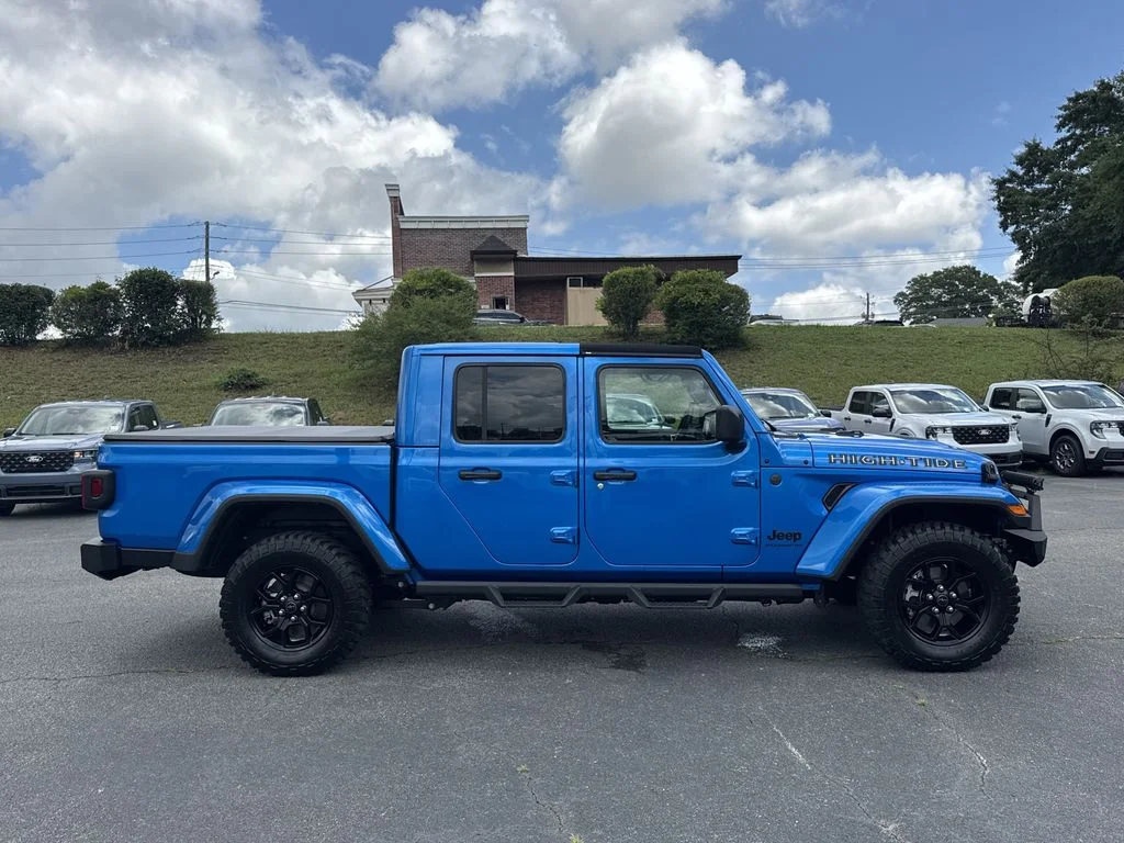 Used 2025 Blue Jeep High Tide image 8