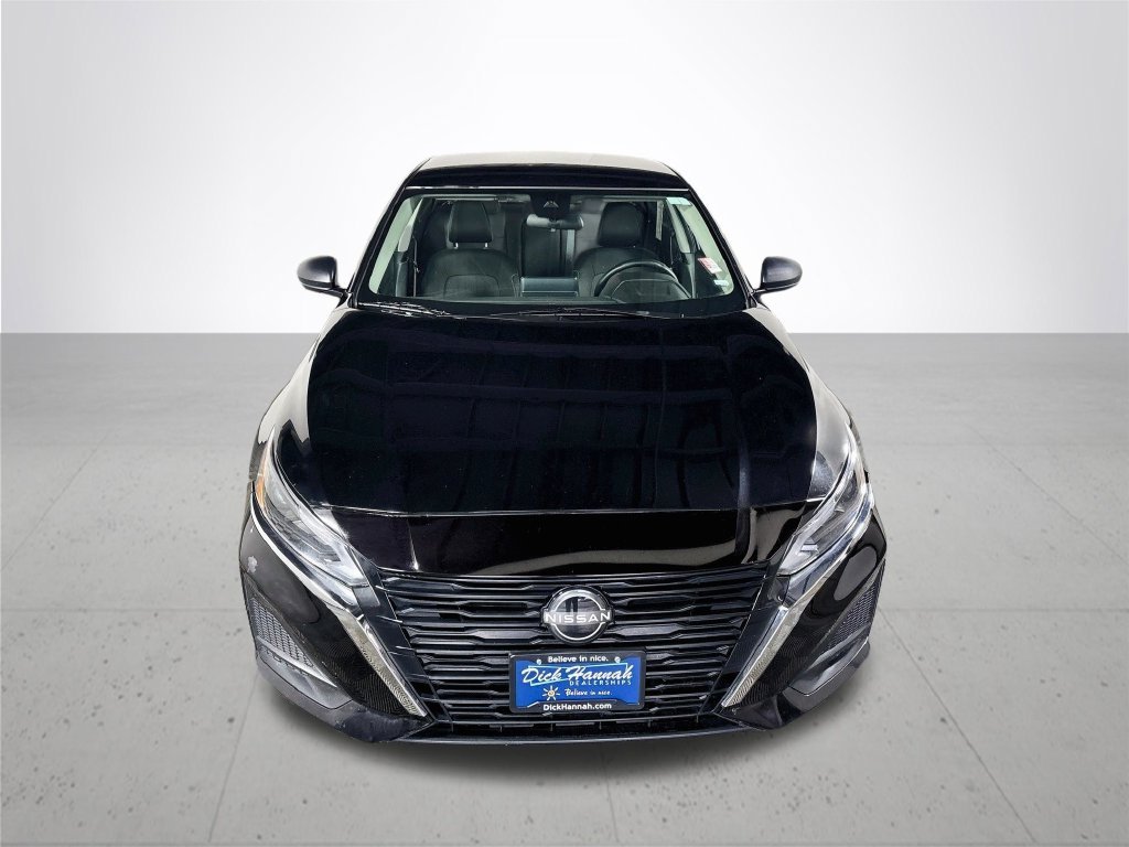 Used 2024 Super Black Nissan 2.5 SV image 3