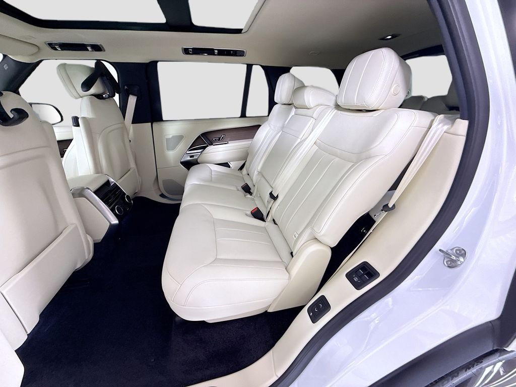 New 2026 Fuji White LAND ROVER SE 7 Seats image 21