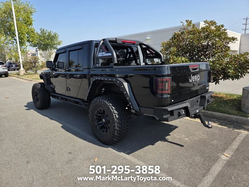 Used 2022 Black Clearcoat JEEP OVERLAND image 5