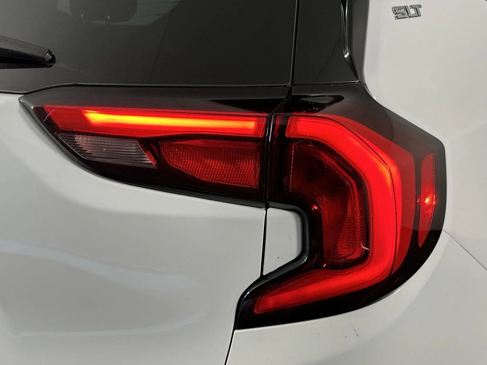 Used 2018 White GMC SLT image 26