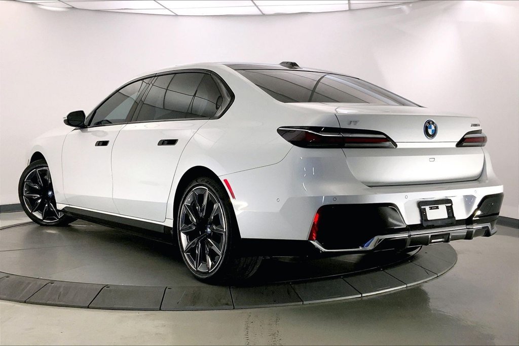 Certified Used 2023 Mineral White Metallic BMW  image 9