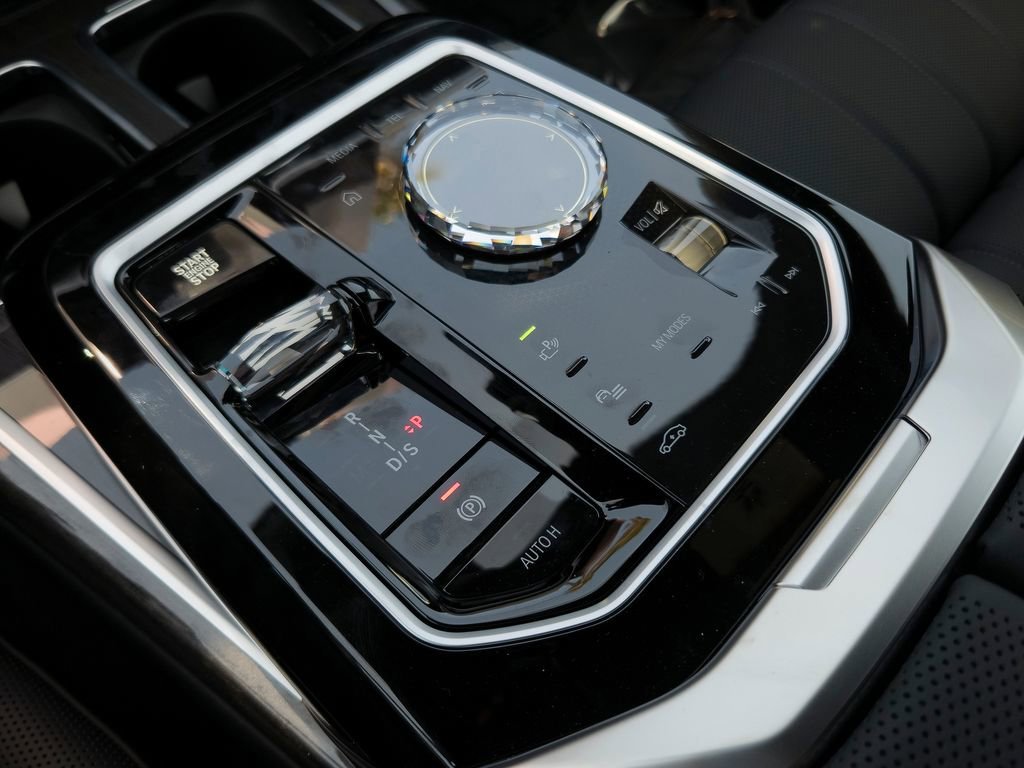 New 2026 Mineral White Metallic BMW 750e xDrive image 10