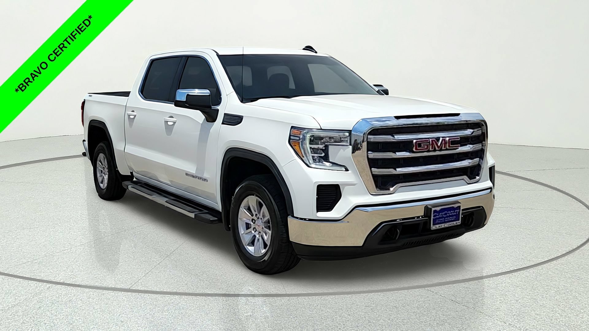 Used 2021 SUMMIT WHITE GMC SLE image 1