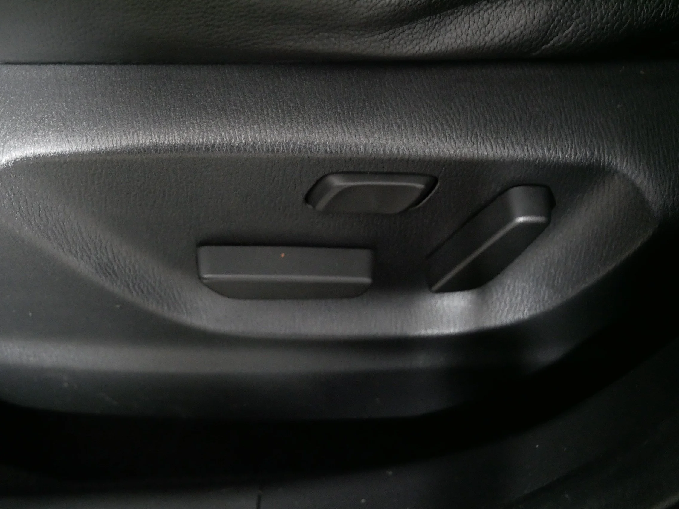 Used 2013 Liquid Silver Metallic Mazda Grand Touring image 20