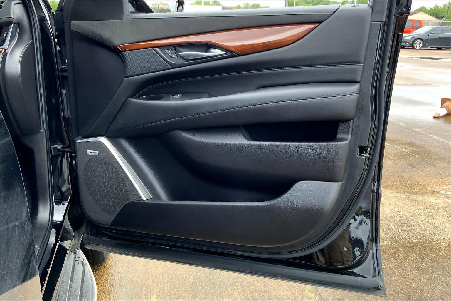 Used 2019 BLACK RAVEN Cadillac Luxury image 23