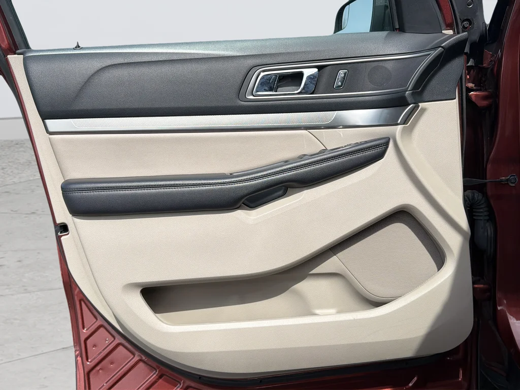 Used 2018 Red Ford XLT image 39