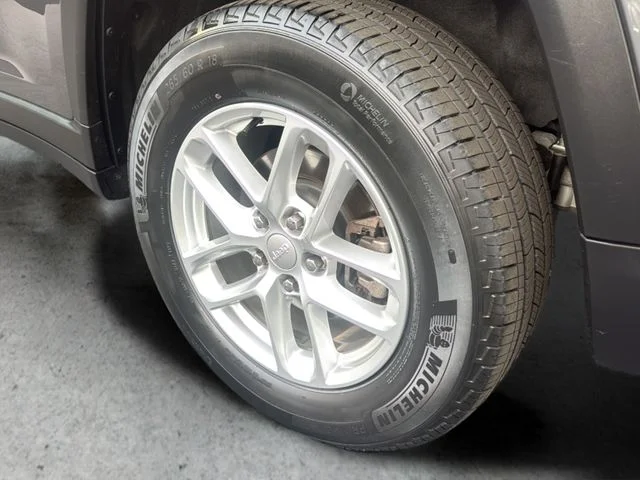 Used 2023 Gray Jeep Laredo image 29