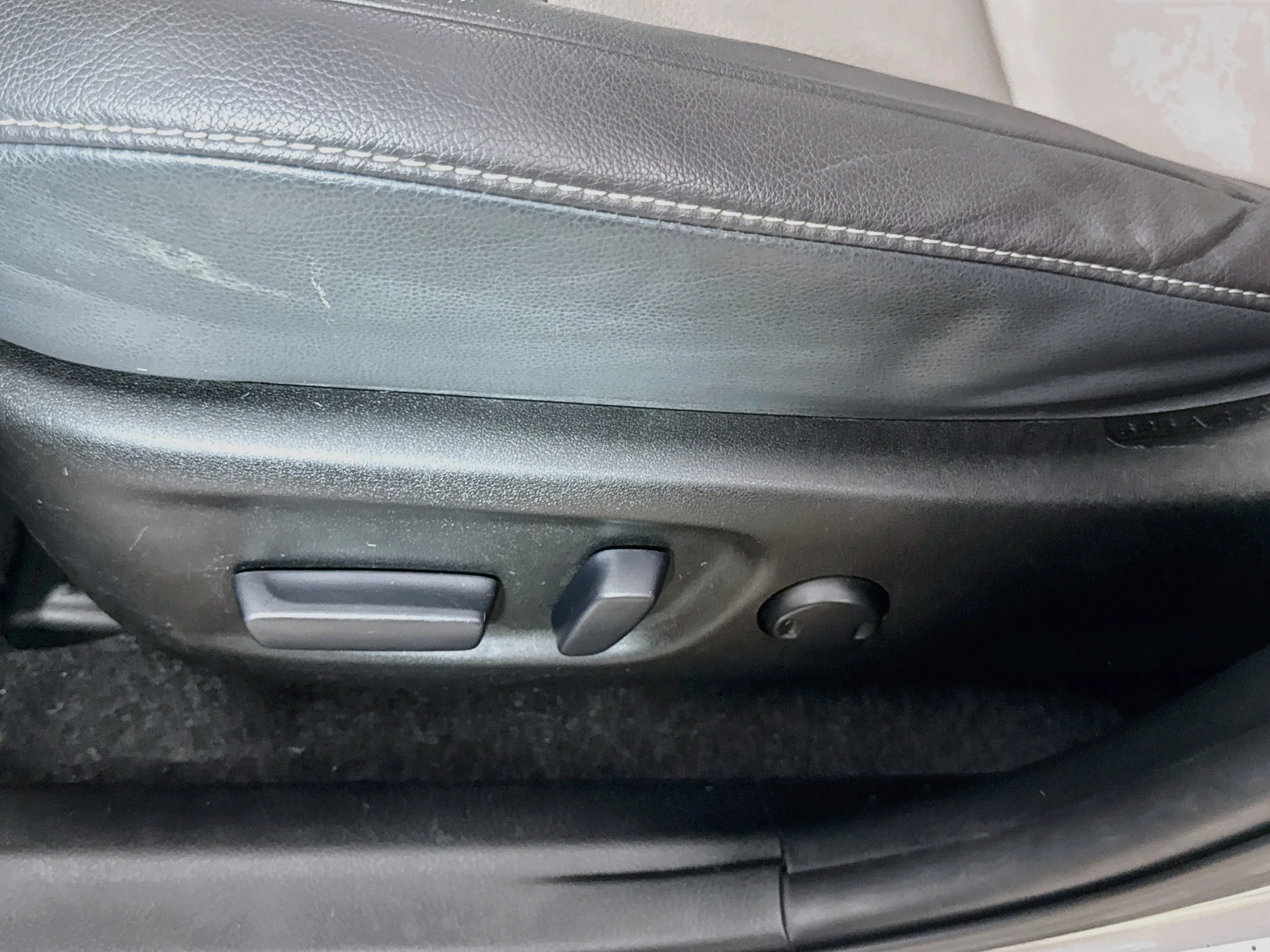 Used 2015 Classic Silver Metallic Toyota Limited image 20
