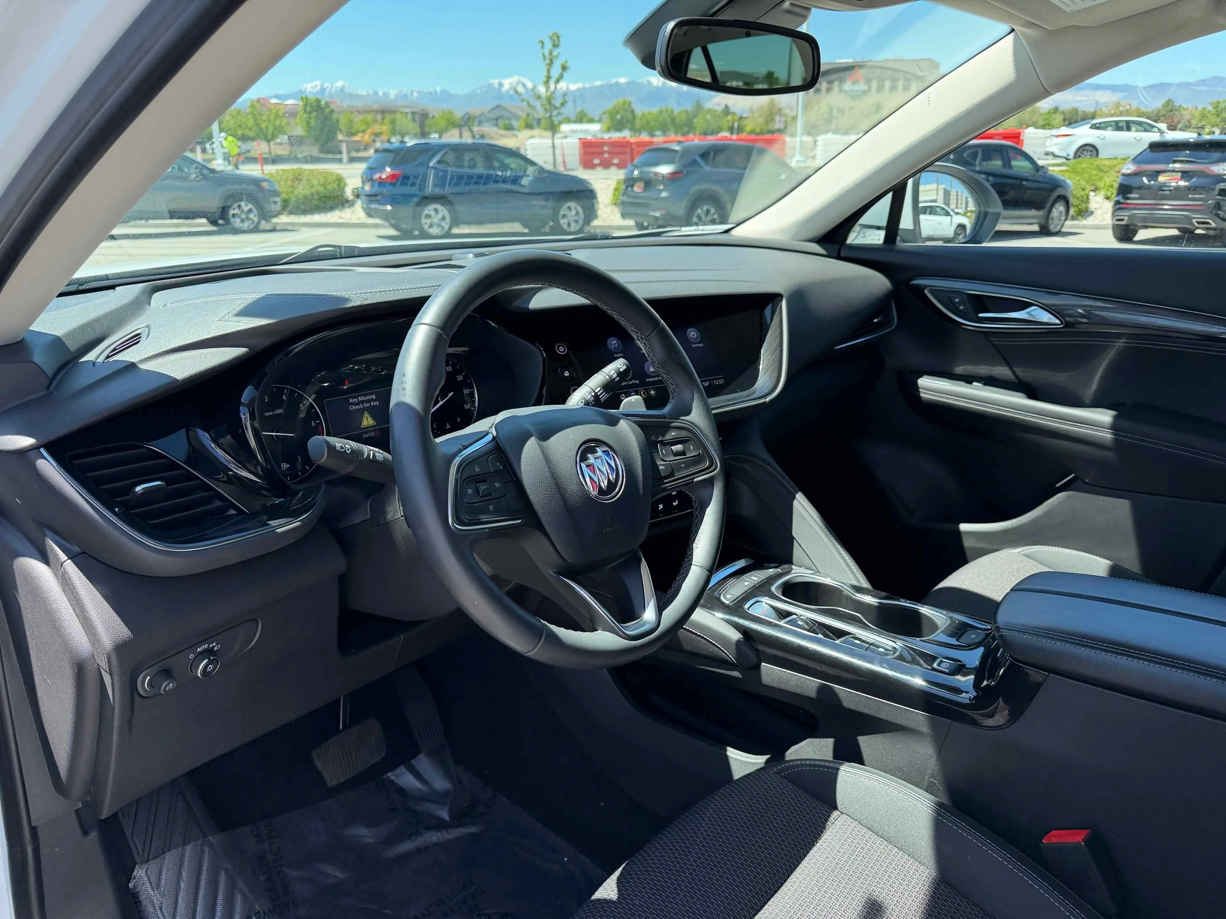 Used 2022 Summit White Buick Preferred image 3