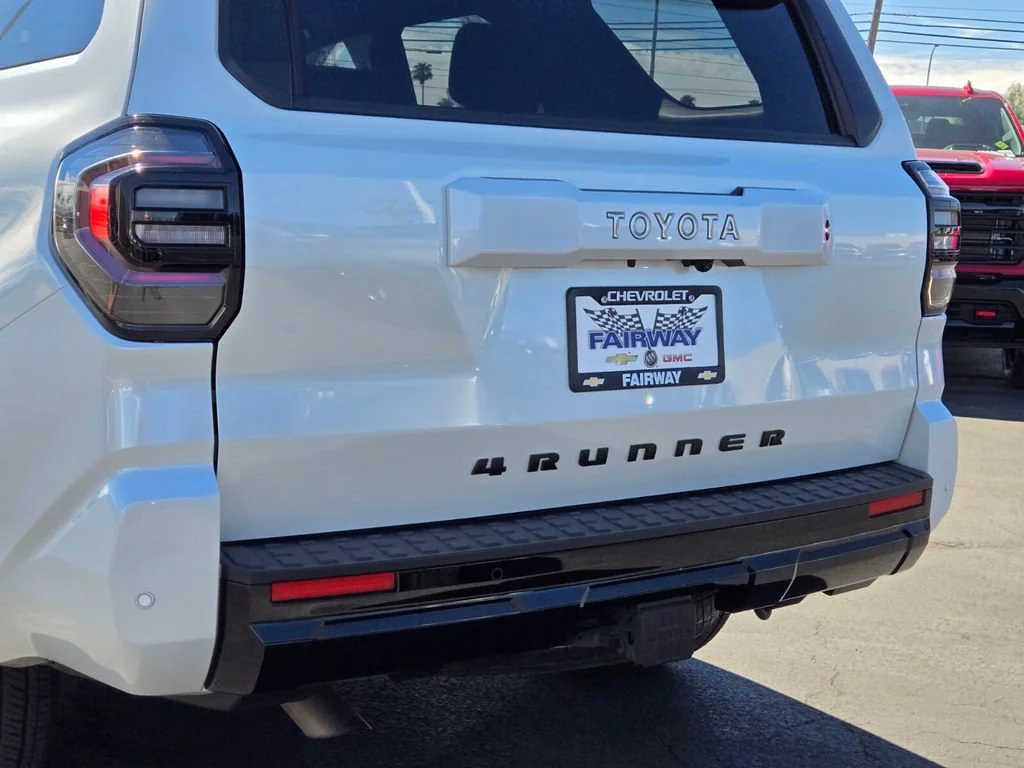 Used 2025 Wind Chill Pearl Toyota SR5 image 5