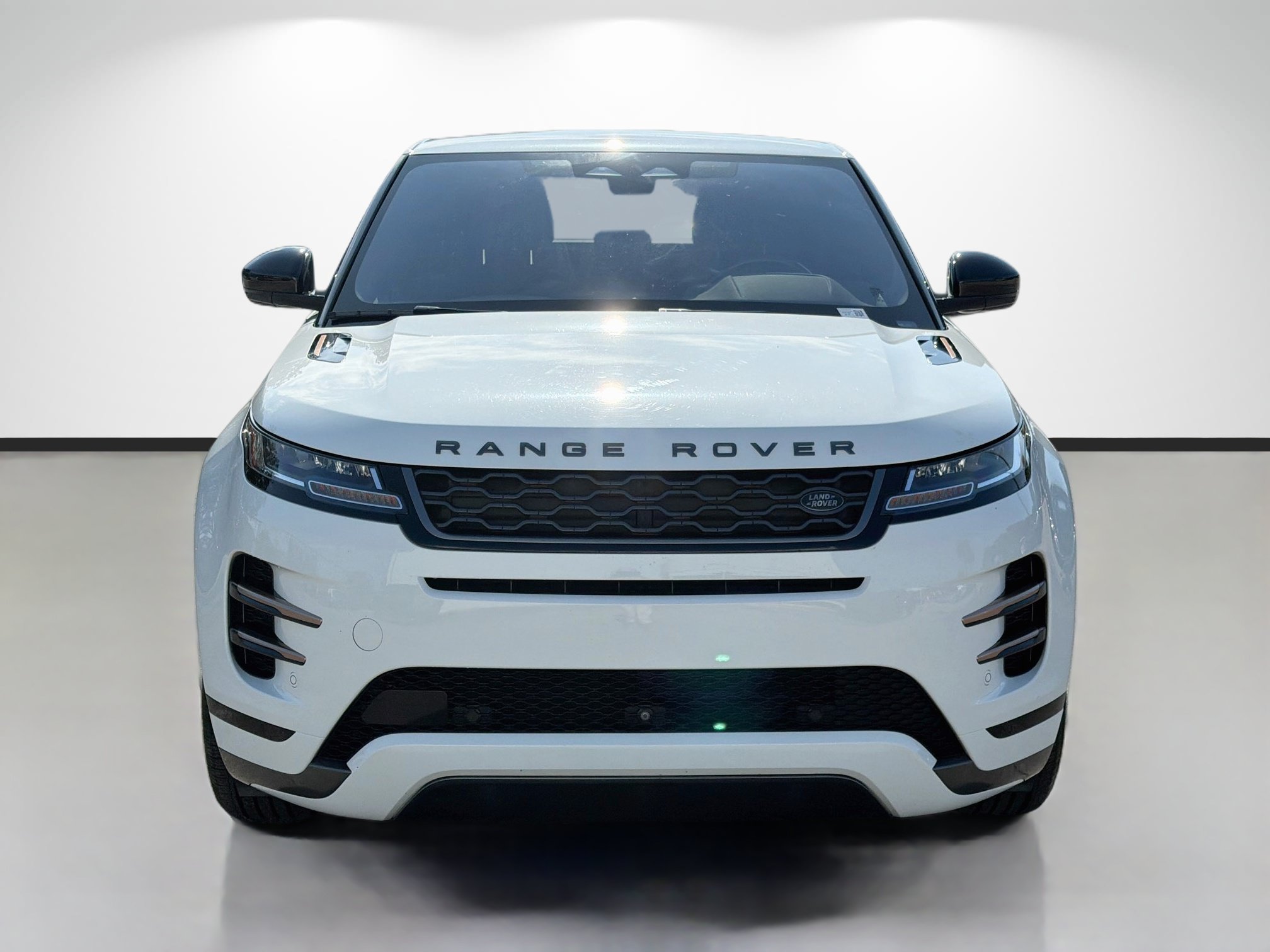 Used 2021 Fuji White Land Rover R-Dynamic S image 8