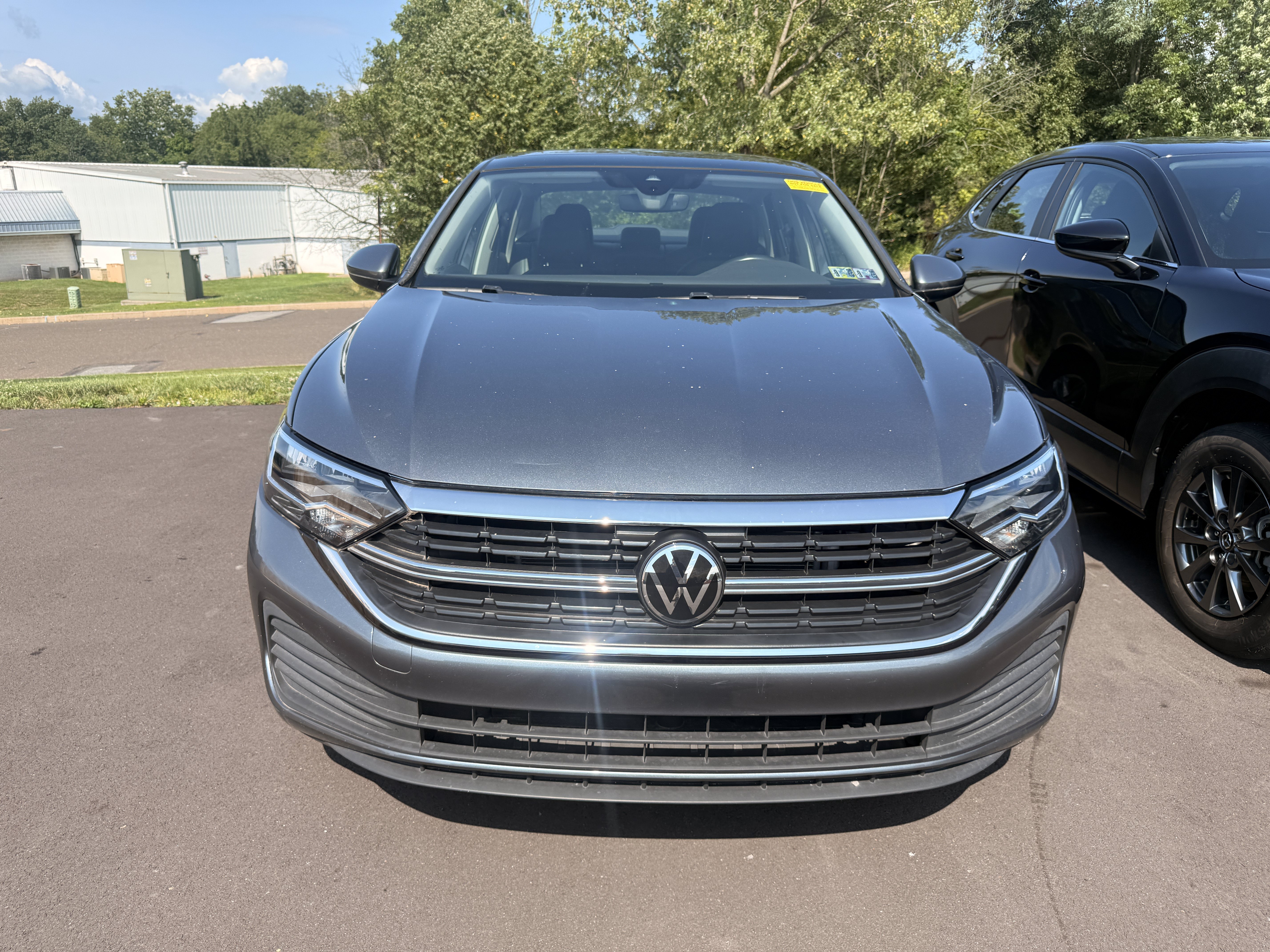 Used 2023 Gray Volkswagen SE image 4