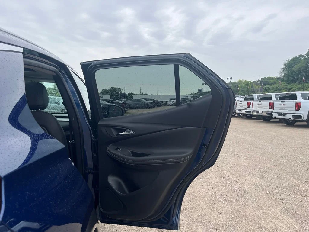 Used 2023 Sapphire Buick Essence image 34