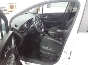 Used 2022 Summit White Buick Preferred image 5