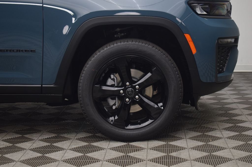 New 2027 Steel Blue Paint Jeep Limited image 6