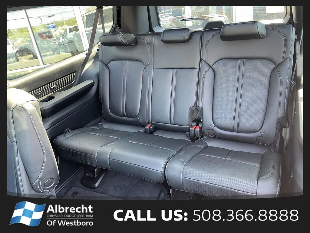 New 2026 Bright White Clear-Coat Exterior Paint Jeep Limited Reserve image 13