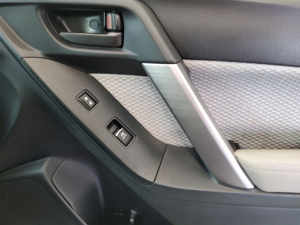 Used 2018 Gray Subaru 2.5i Premium image 15