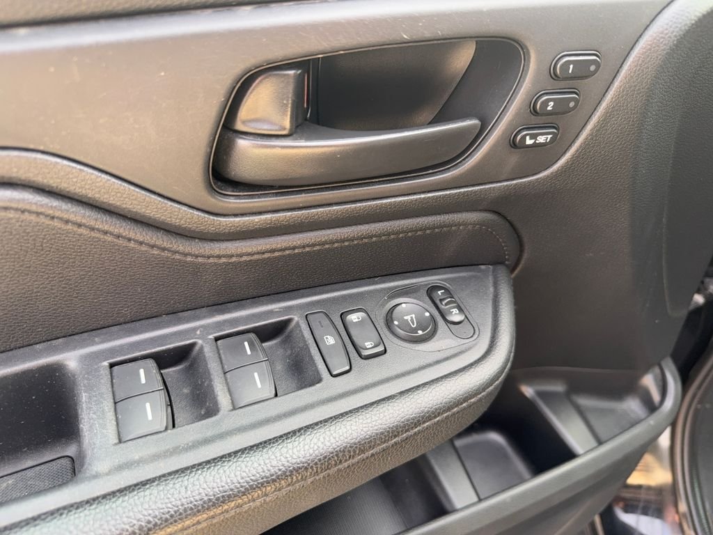 Used 2022  Honda EX-L image 12