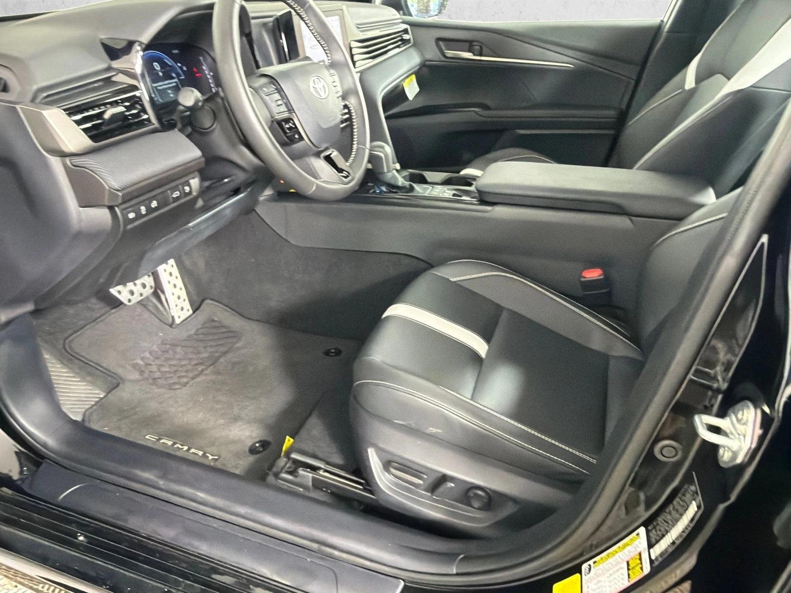 Used 2025  Toyota SE image 9