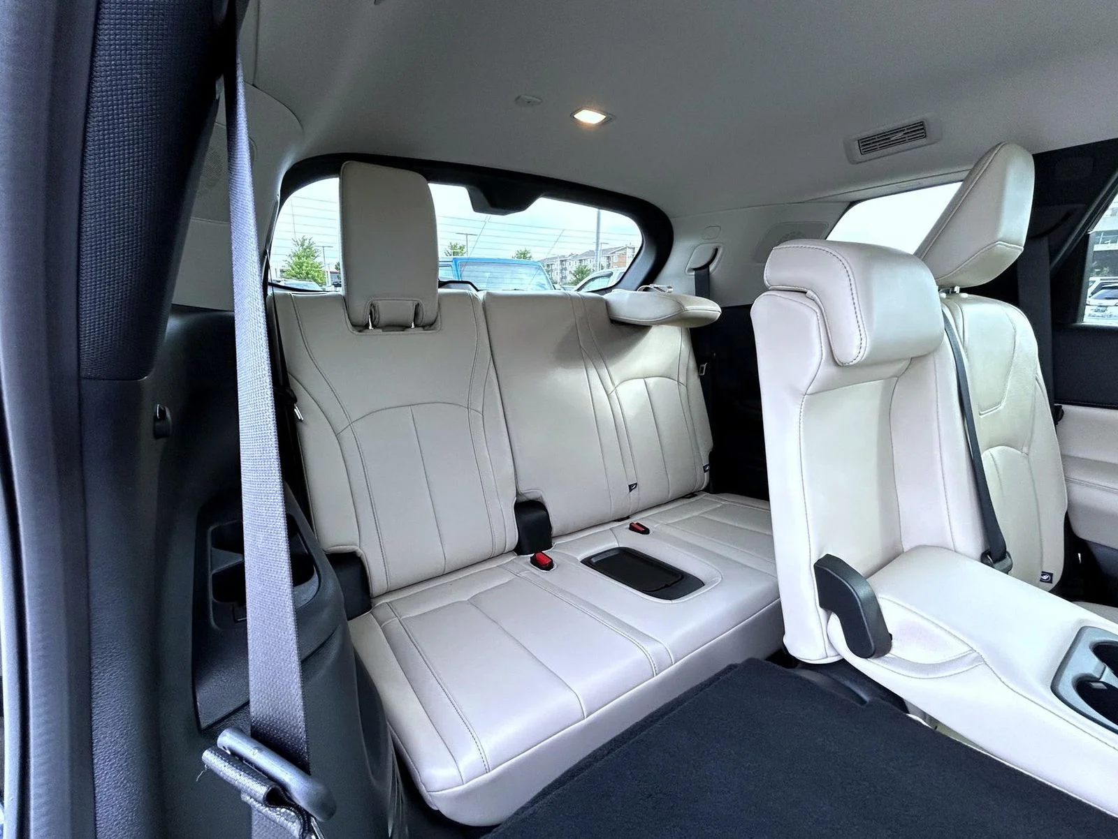 Used 2025 Black INFINITI LUXE image 19
