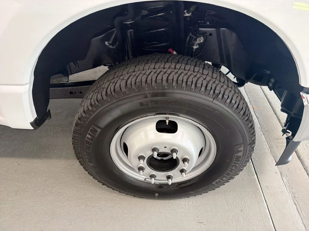 New 2027 Oxford White Ford F-350® XL image 5