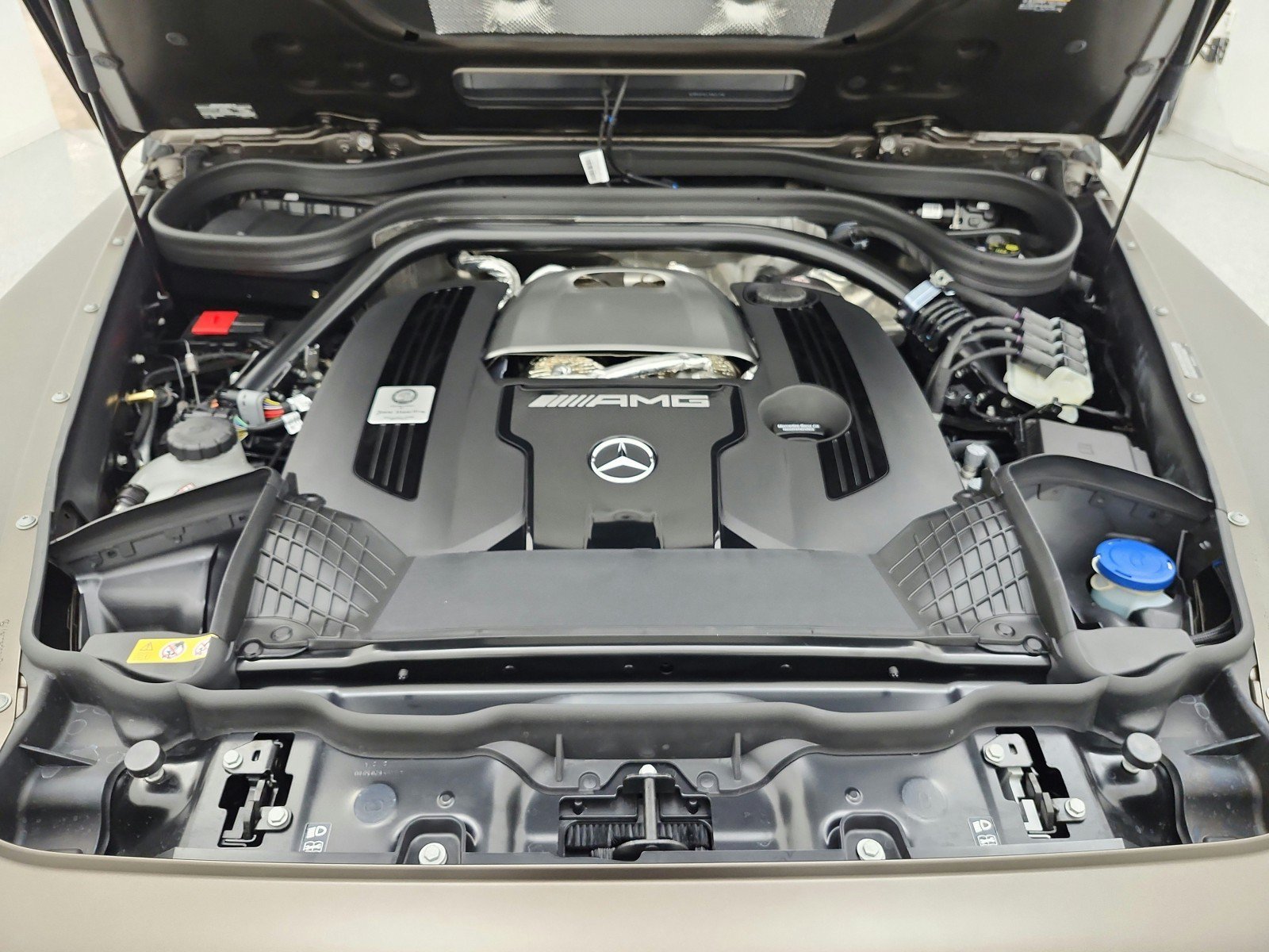 New 2027 MANUFAKTUR Dakota Brown Magno Mercedes-Benz AMG® G 63 SUV image 33