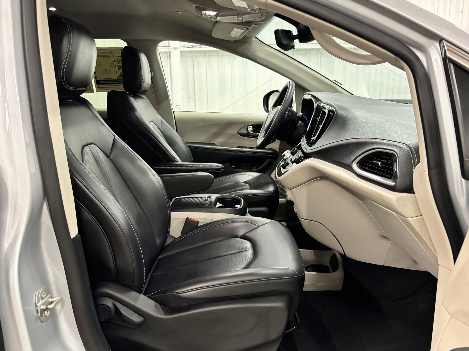 Used 2023 Silver Chrysler Touring L image 21
