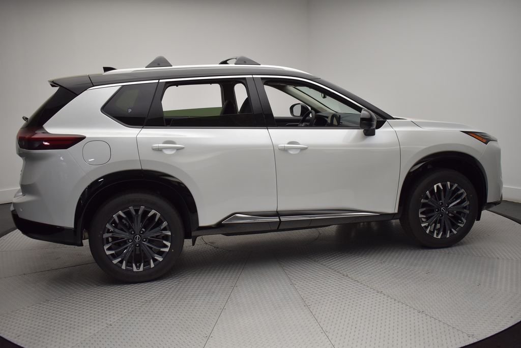 New 2026 Everest White Pearl TriCoat / Super Black Two-tone Nissan Platinum image 4