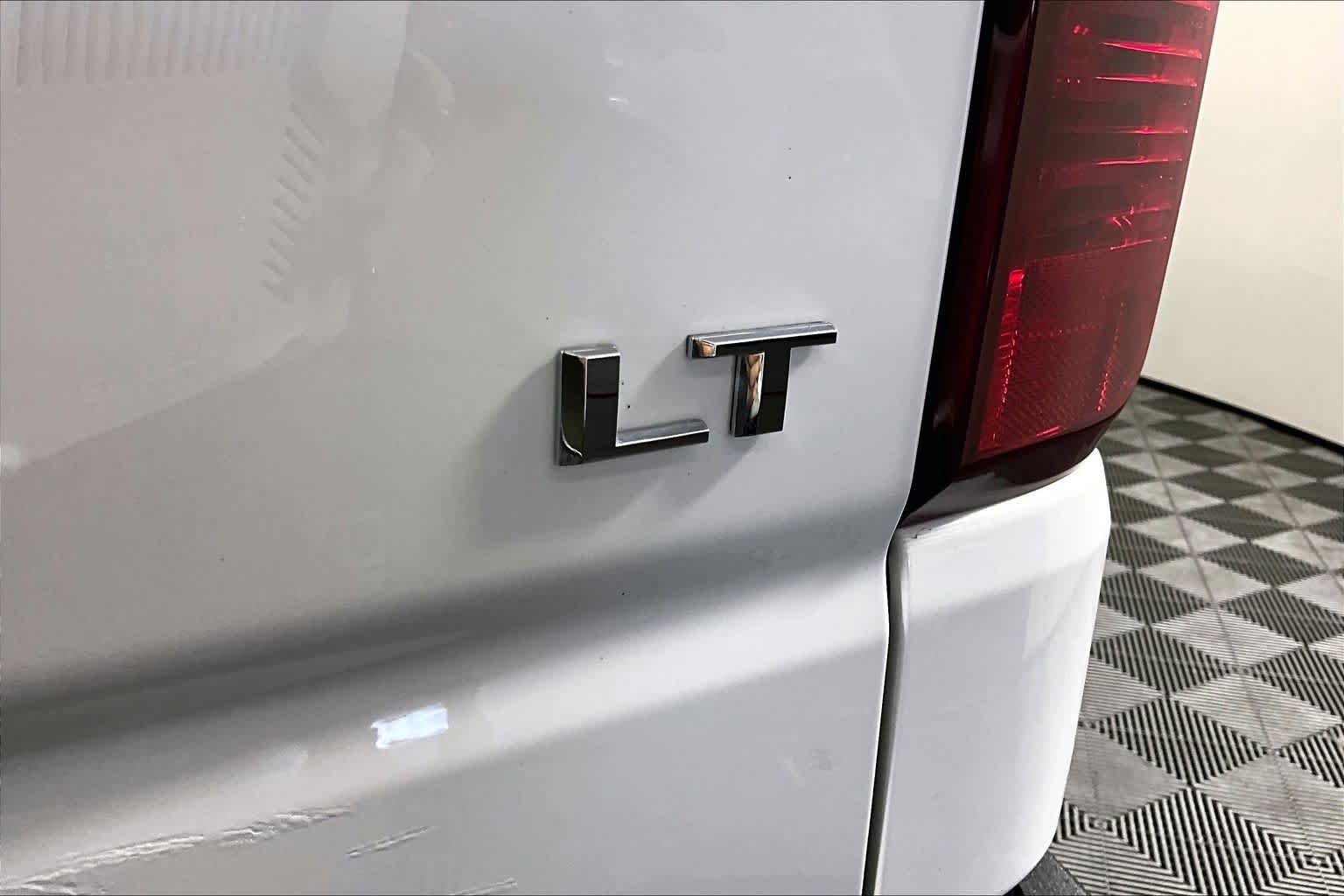 Used 2023 Summit White Chevrolet LT (2FL) image 10
