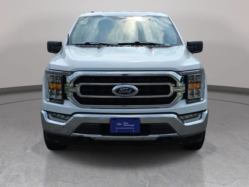 Certified Used 2023 Oxford White Ford XLT image 2
