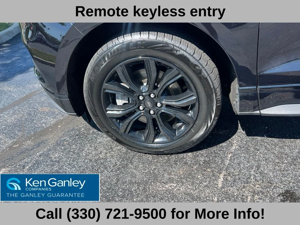 Used 2022 Black Ford SE image 16