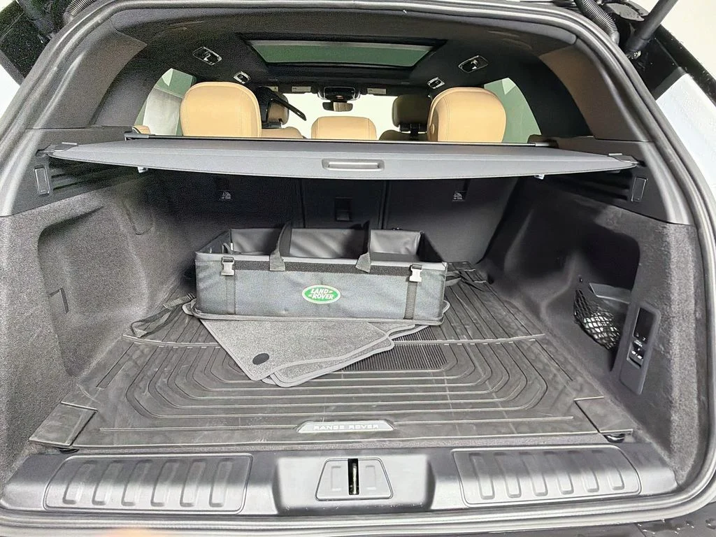 New 2027 Fuji White Land Rover SE image 28