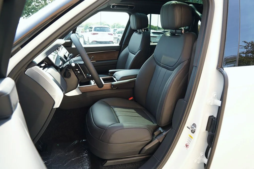 New 2026 Fuji White Land Rover SE image 13