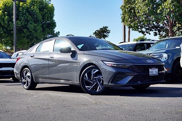 Used 2025 Gray Hyundai SEL Sport image 1