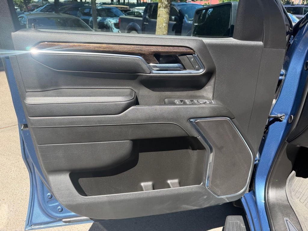 Used 2024 Blue GMC Elevation image 11