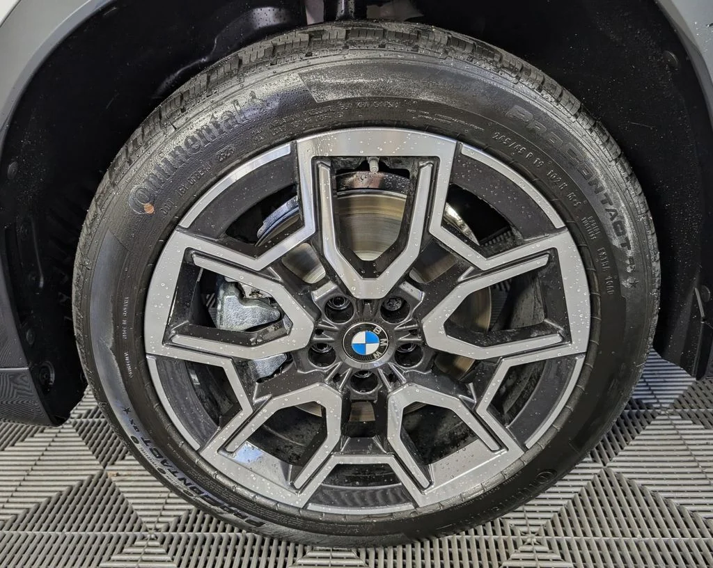 New 2027 Alpine White BMW  image 10