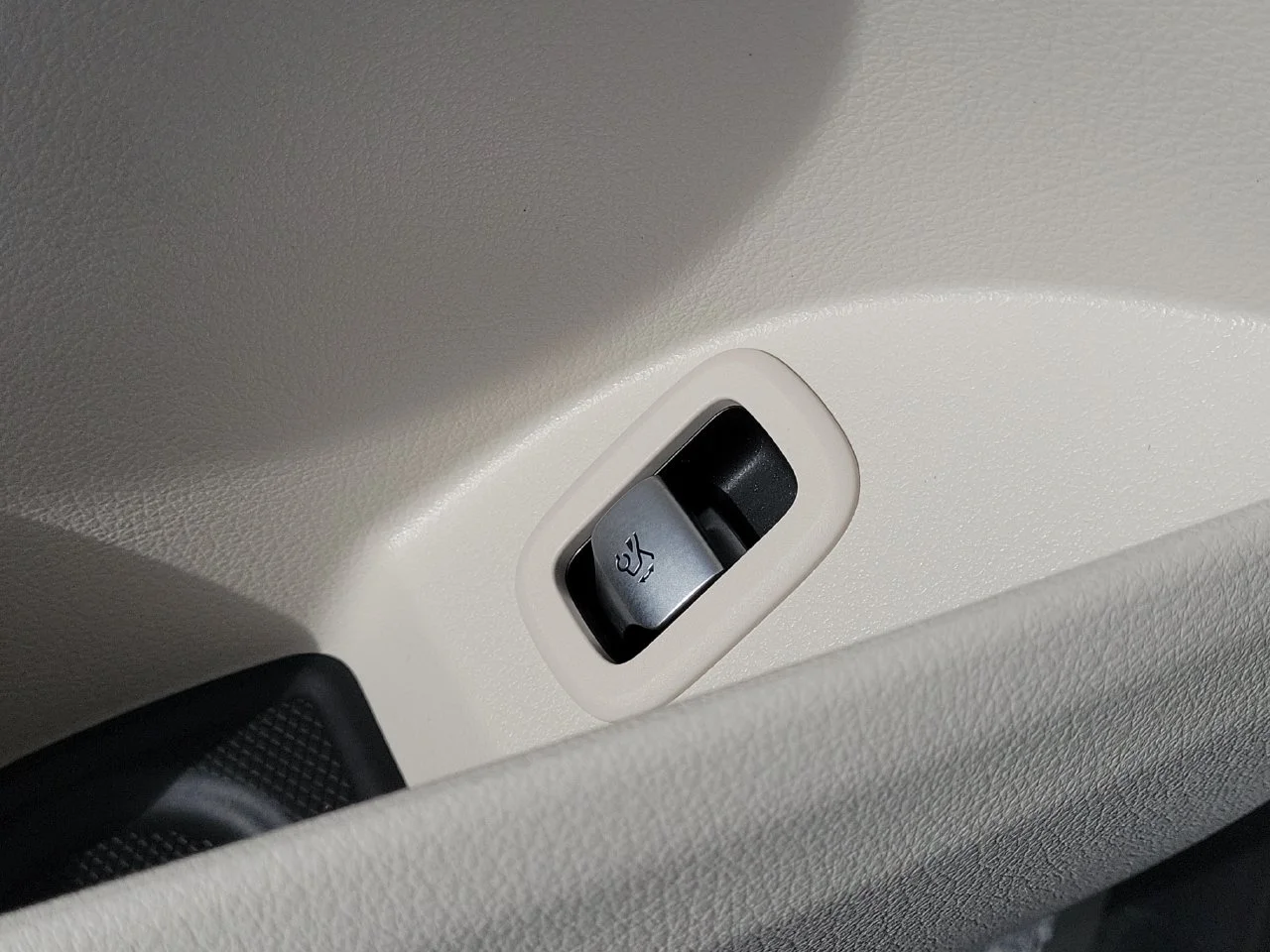 Certified Used 2026 Black Mercedes-Benz GLC 300 image 28