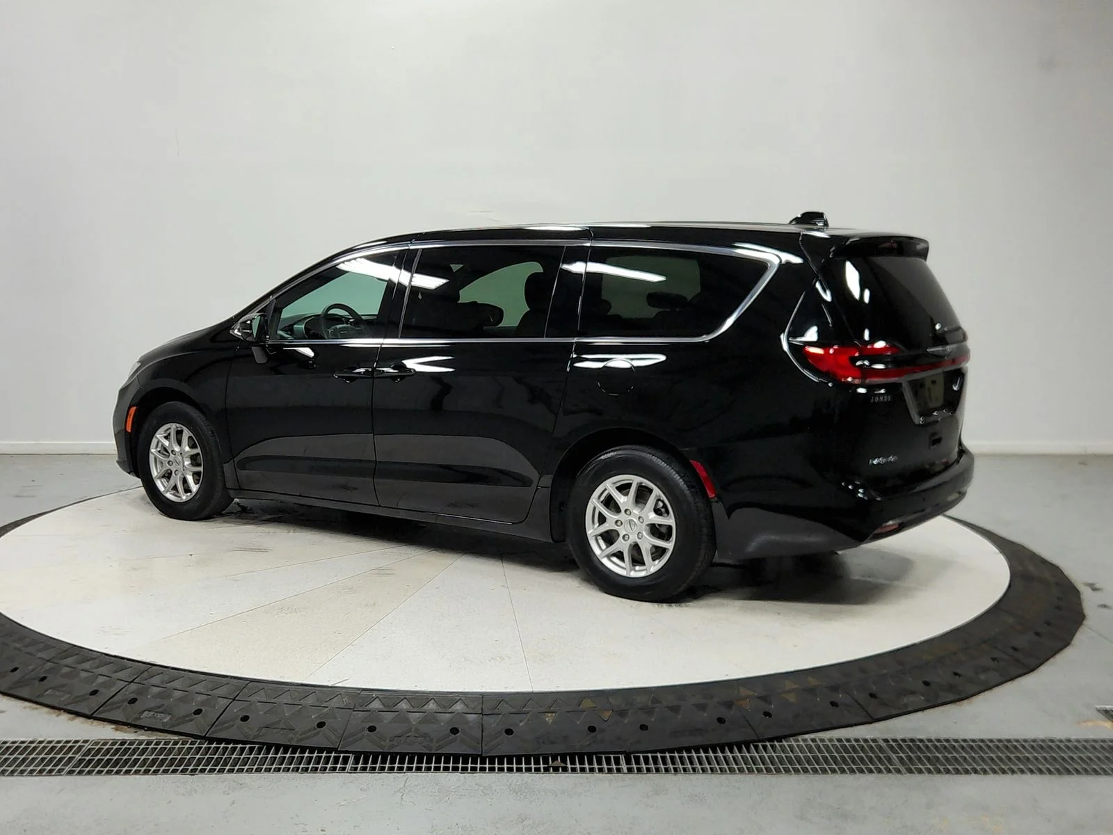 Used 2025 Black Chrysler Select image 6