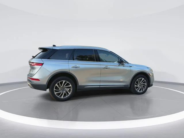 Used 2021 Silver Lincoln Standard image 9