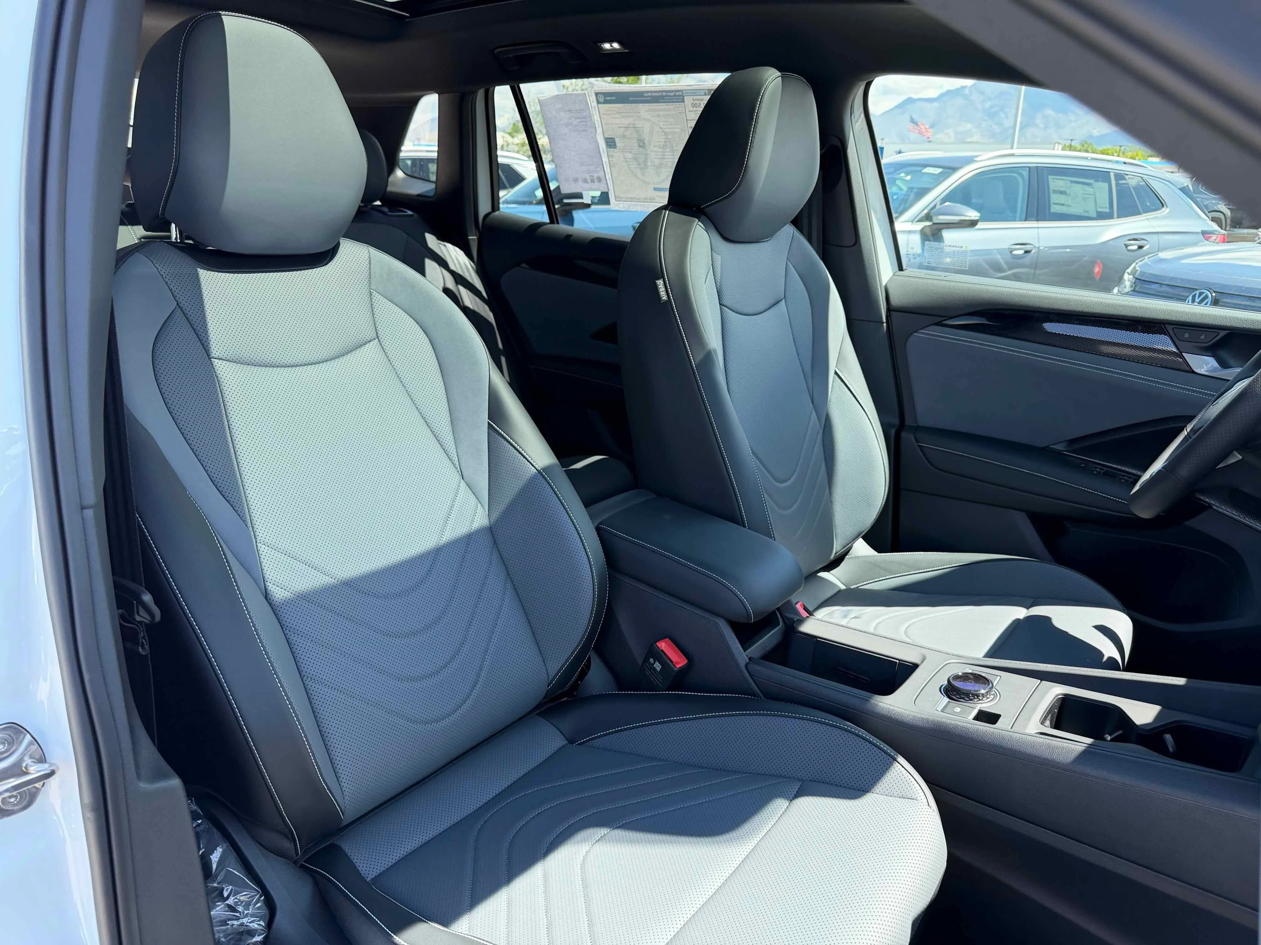 New 2026 Opal White Volkswagen SE R-Line Black image 30