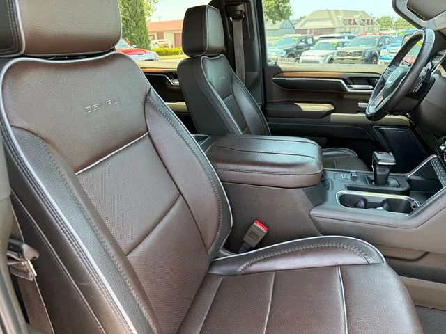 Used 2025 White GMC Denali image 25