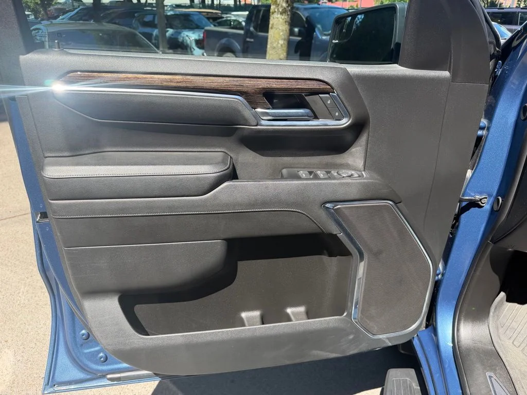 Used 2024 Blue GMC Elevation image 12