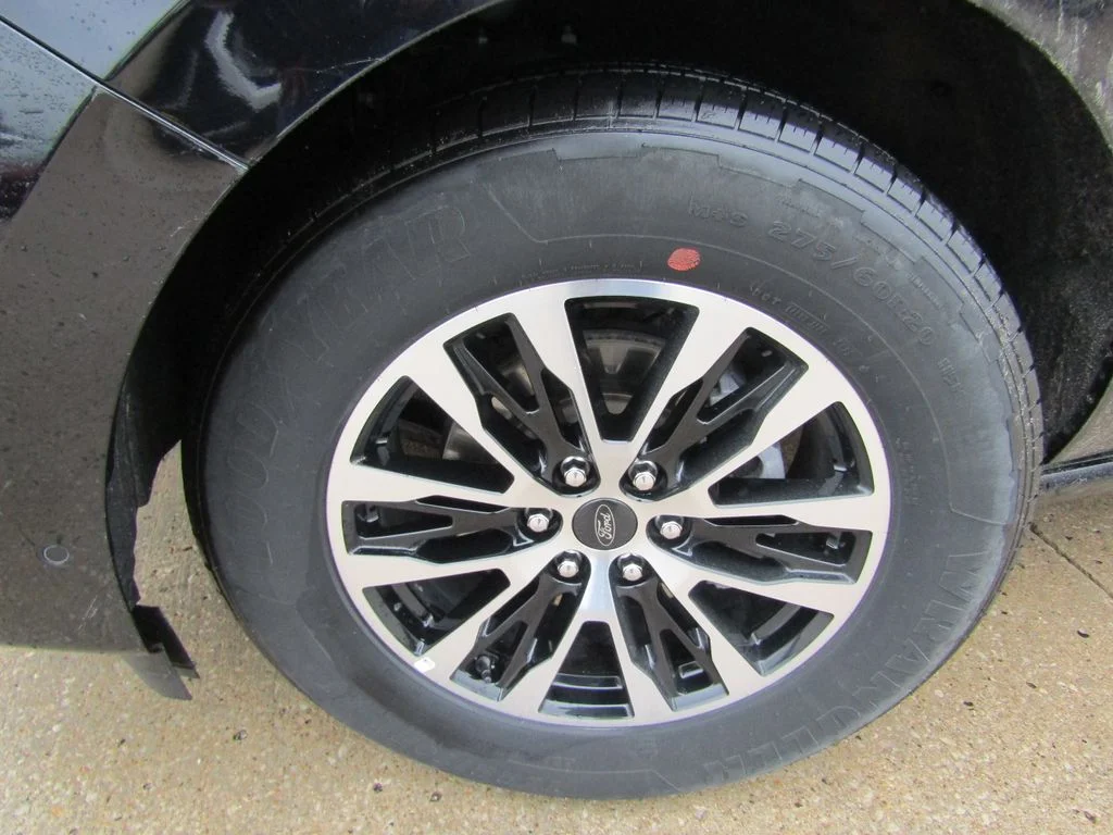 Used 2025 Black Ford Platinum image 31