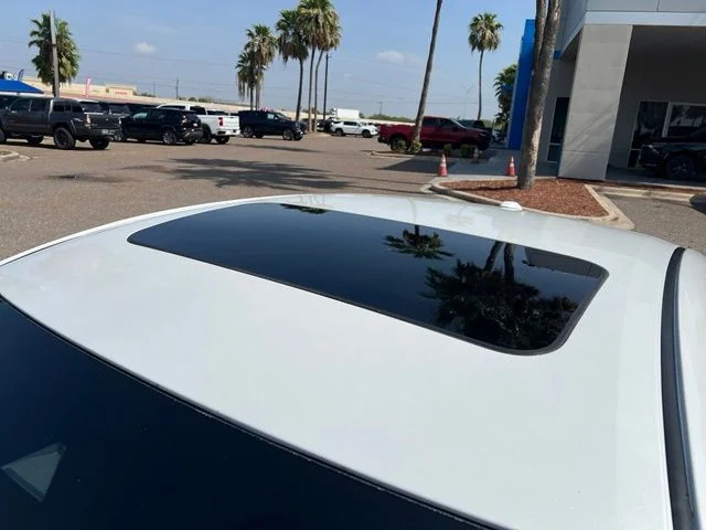 Used 2023 White Nissan SR image 7